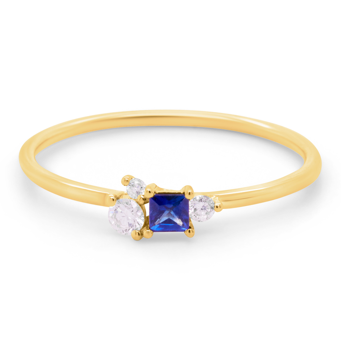 Guldring med tre diamanter og en safir