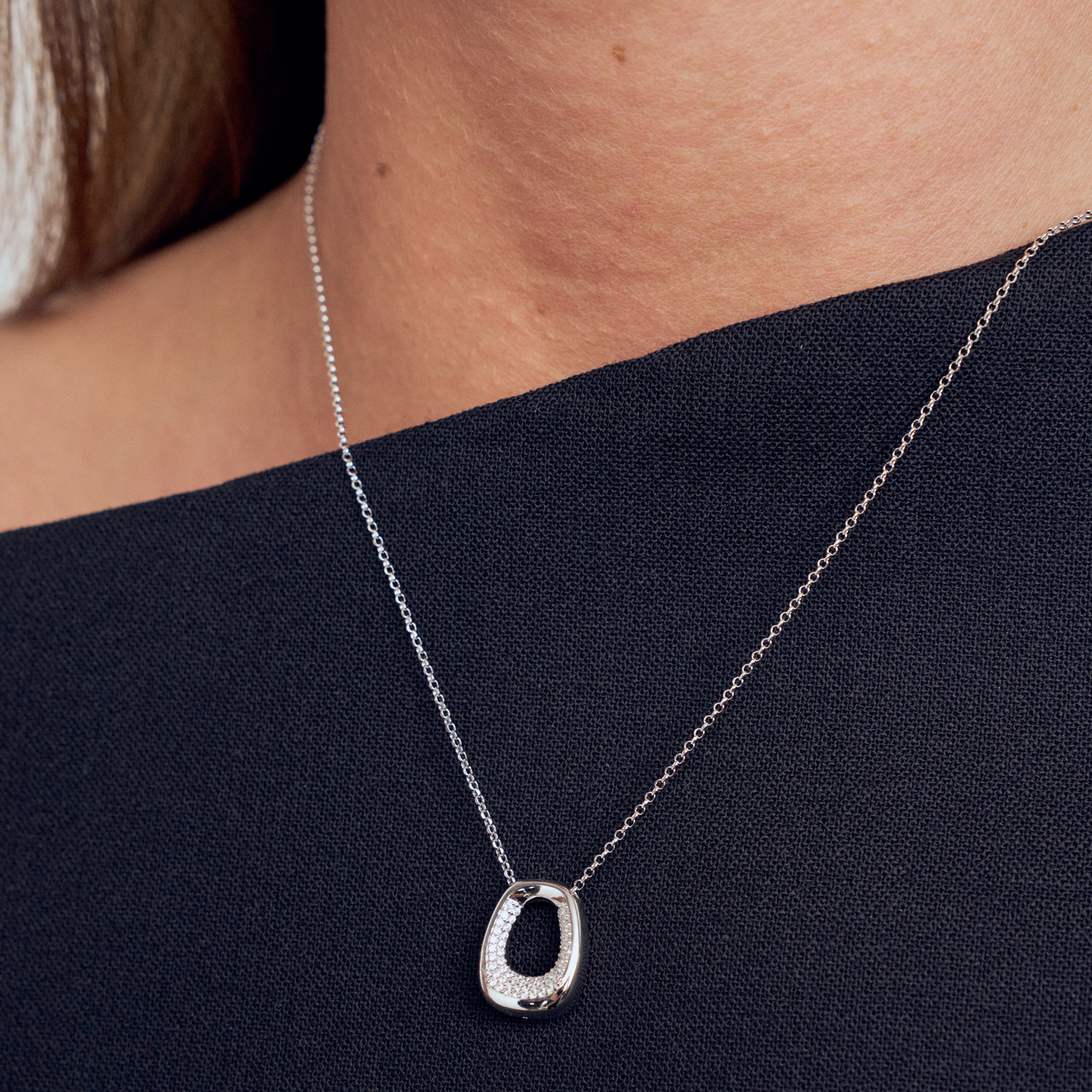 SIF JAKOBS HALSKÆDE I SØLV