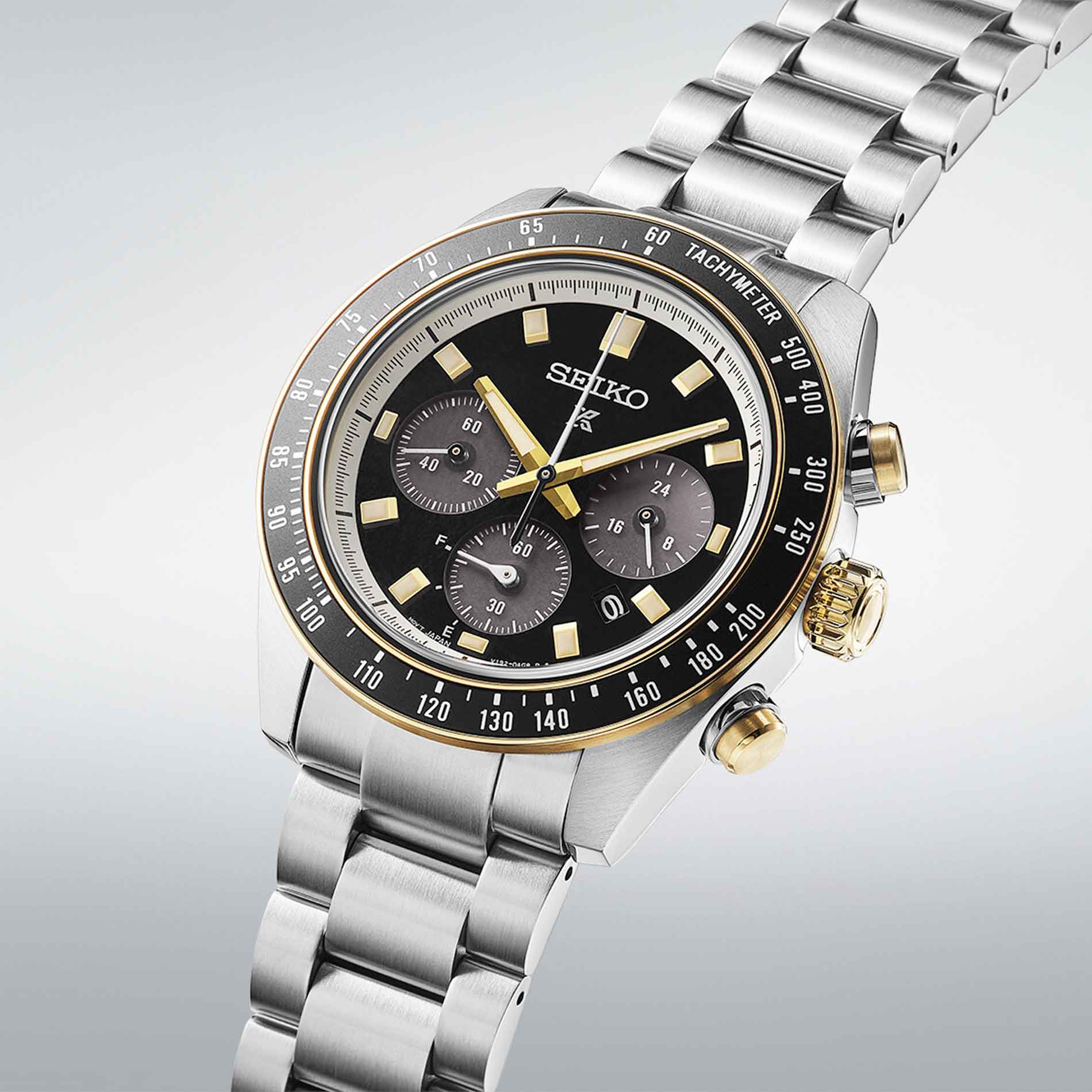Seiko Prospex ur i stål med sort skive og guld detaljer