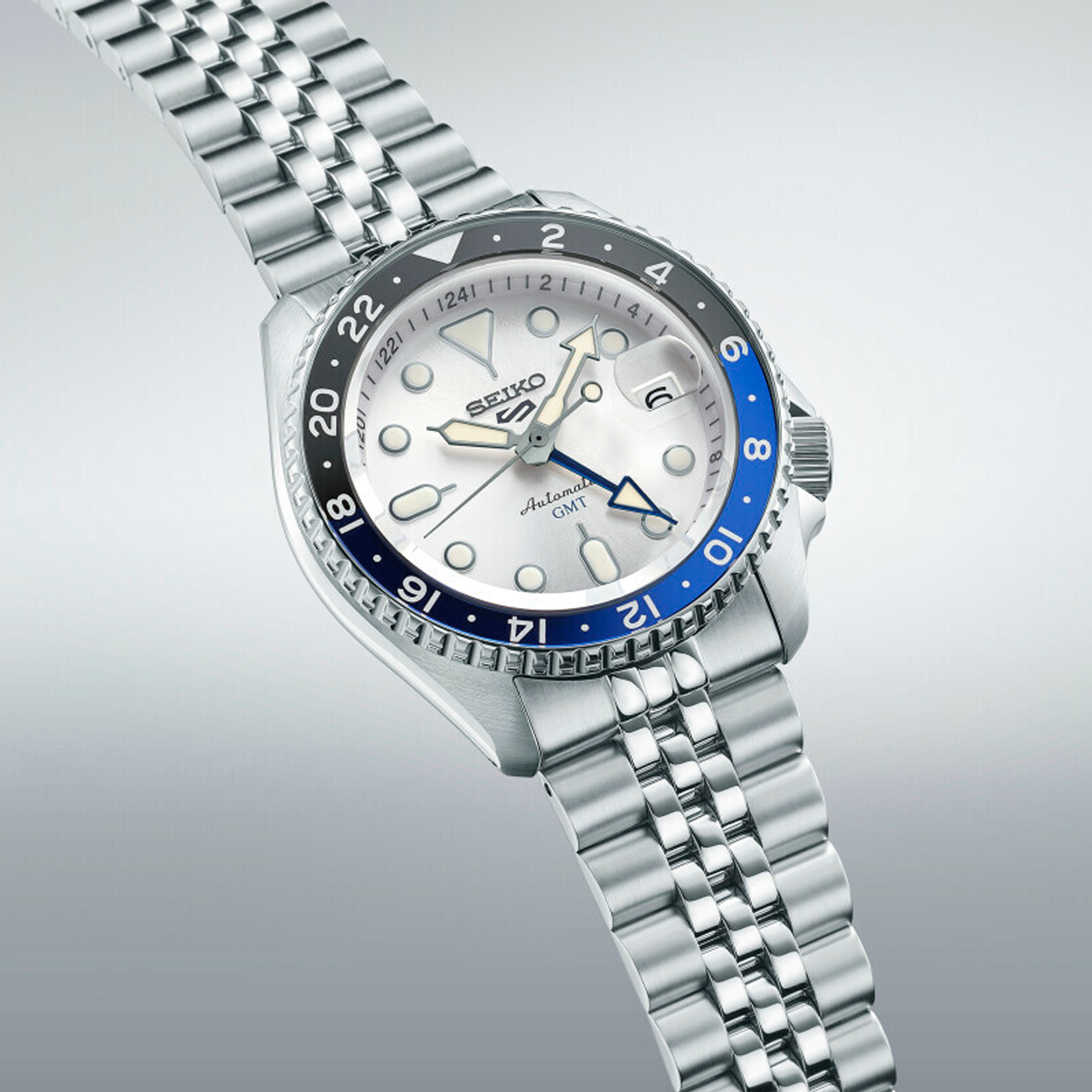 Seiko 5 Sports Automatic GMT med hvid skive