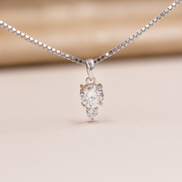 Snowdrop vedhæng i sterling sølv med to zirkonia set forfra