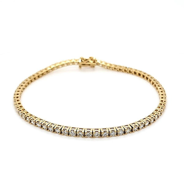 Tennisarmbånd i guld med en række diamanter i alt 2,78 carat, set forfra