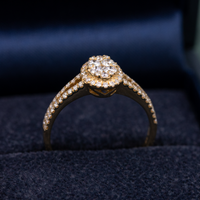 Profilbillede af Vera ring i 18 kt. guld med diamanter og elegant hævet fatning