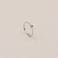 Wilma pink safir ring i 18 kt. hvidguld fritstående på neutral baggrund