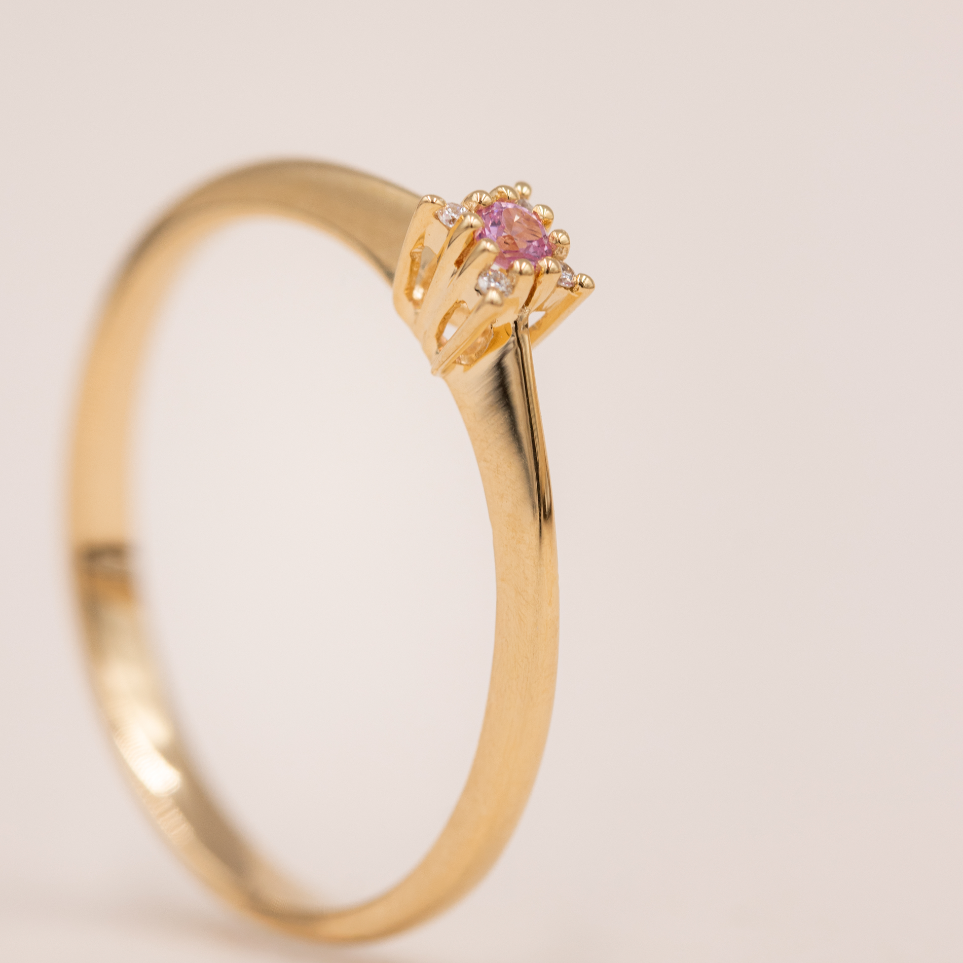 Wilma Ringen Wilma pink safir ring i 18 kt. guld med diamanter