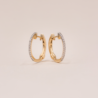 Amalfi creoler i 14 kt guld med 0,10 ct diamanter set forfra
