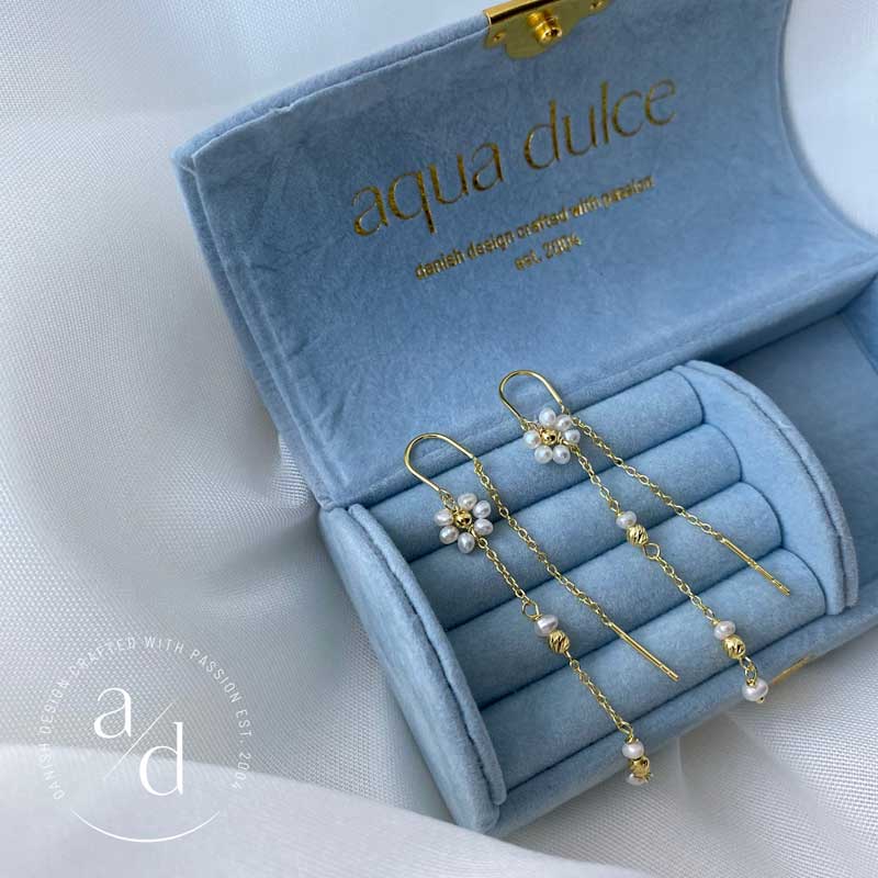 Aqua Dulce Daisy Pearl Thread øretråde i sølv