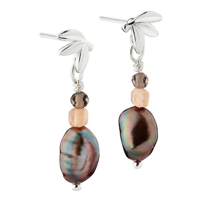 Aqua Dulce Meadow Brown øreringe i 925 sterling sølv med brune ferskvandsperler og facetterede brune og ferskenfarvede sunstones