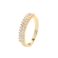 Aqua Dulce Philina ring i forgyldt 925 sterlingsølv med klare zirkonia i række