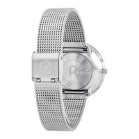 Bagside af Arne Jacobsen Bankers 34 mm ur med mat stål mesh-rem.