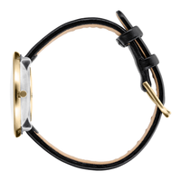 Sideprofil af Arne Jacobsen Bankers Hvid 34 mm med forgyldt urkasse og sort læderrem.