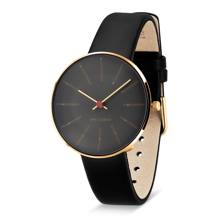 Arne Jacobsen Bankers Porsgrunn Grå 34 mm forgyldt ur med sort 16 mm læderrem set fra vinkel.