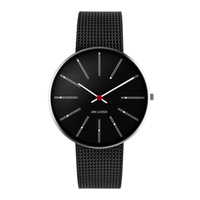 Frontvisning af Arne Jacobsen Bankers Sort 40 mm med sort urskive og matsort mesh-rem.