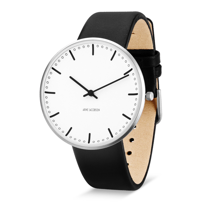 Arne Jacobsen City Hall ur 40 mm med hvid urskive og sort kalveskindsrem set fra vinkel.