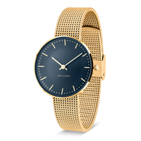 Arne Jacobsen City Hall Oxford Blue ur 34 mm med forgyldt urkasse og mat guldfarvet mesh-rem.