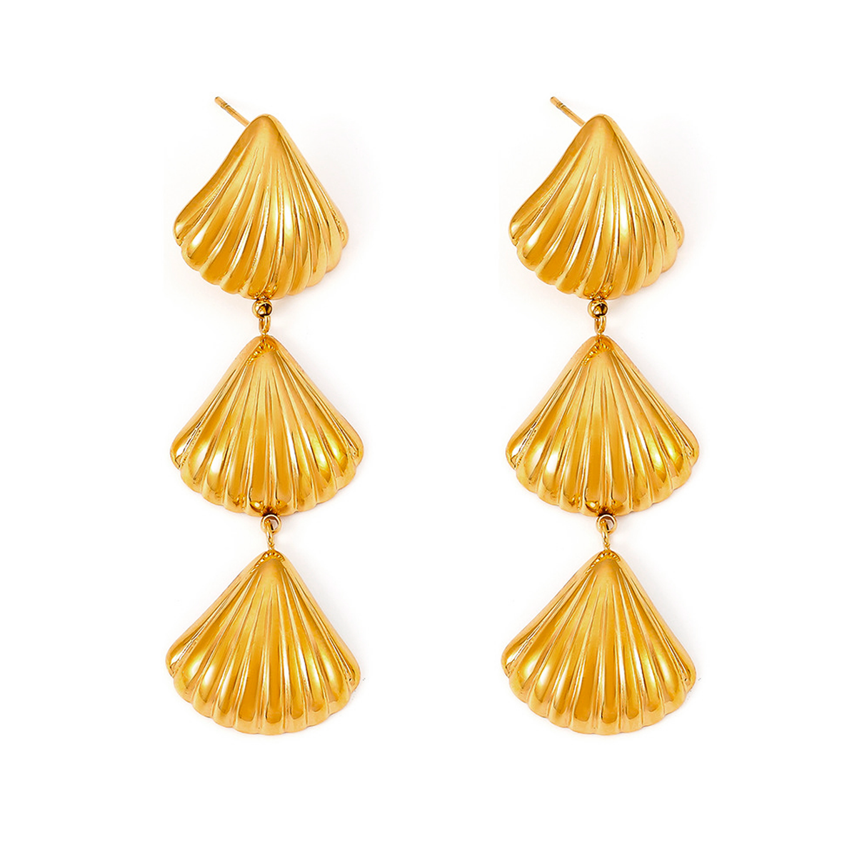 Bay by Aqua Dulce Beach Shells øreringe i 18 karat PVD forgyldt rustfrit stål med muslingeinspireret design