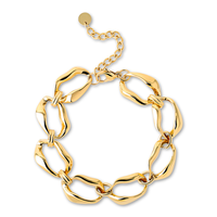 Bay by Aqua Dulce Big Wavy Link armbånd i 18 karat PVD forgyldt rustfrit stål med bølgende leddesign