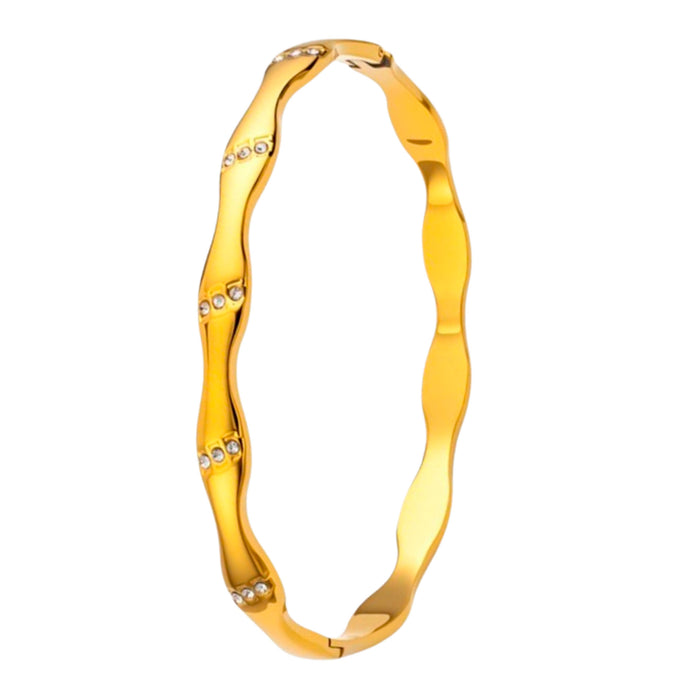 Bay by Aqua Dulce Elva Wavy Bangle armbånd i forgyldt stål med klare zirkonia