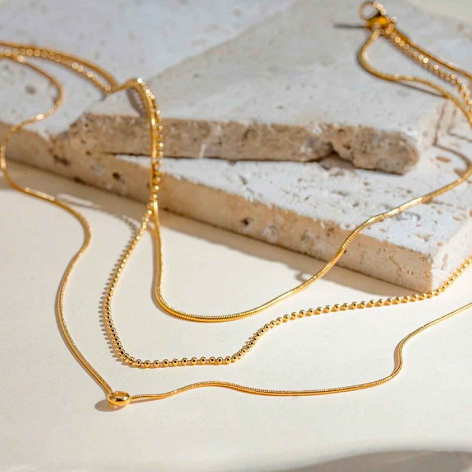 Bay by Aqua Dulce Stone 3 in 1 forgyldt halskæde med tre forskellige kædestrukturer og stenvedhæng