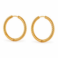 Bay by Aqua Dulce Veya 12 mm Hoops øreringe i guldfarvet finish, set forfra