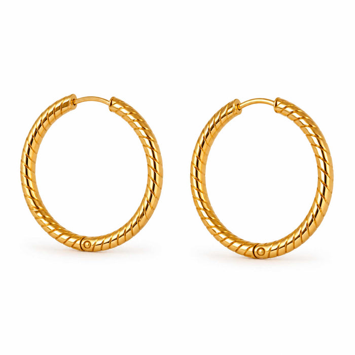 Bay by Aqua Dulce Veya 12 mm Hoops øreringe i guldfarvet finish, set forfra