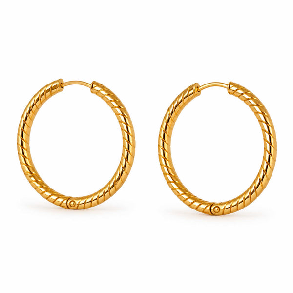 Bay by Aqua Dulce Veya 15 mm Hoops øreringe i guldfarvet finish, set forfra