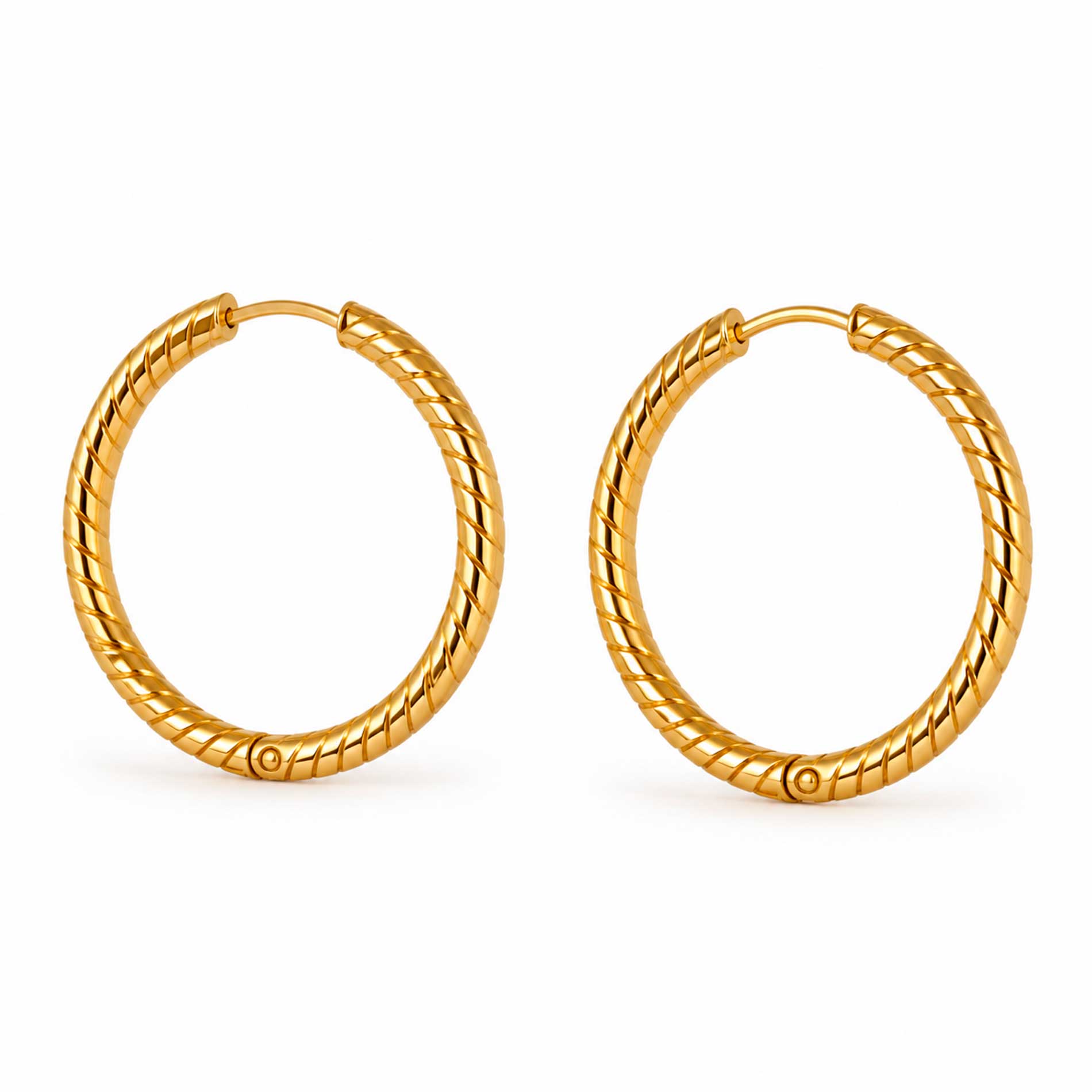 Bay by Aqua Dulce Veya 15 mm Hoops øreringe i guldfarvet finish, set forfra