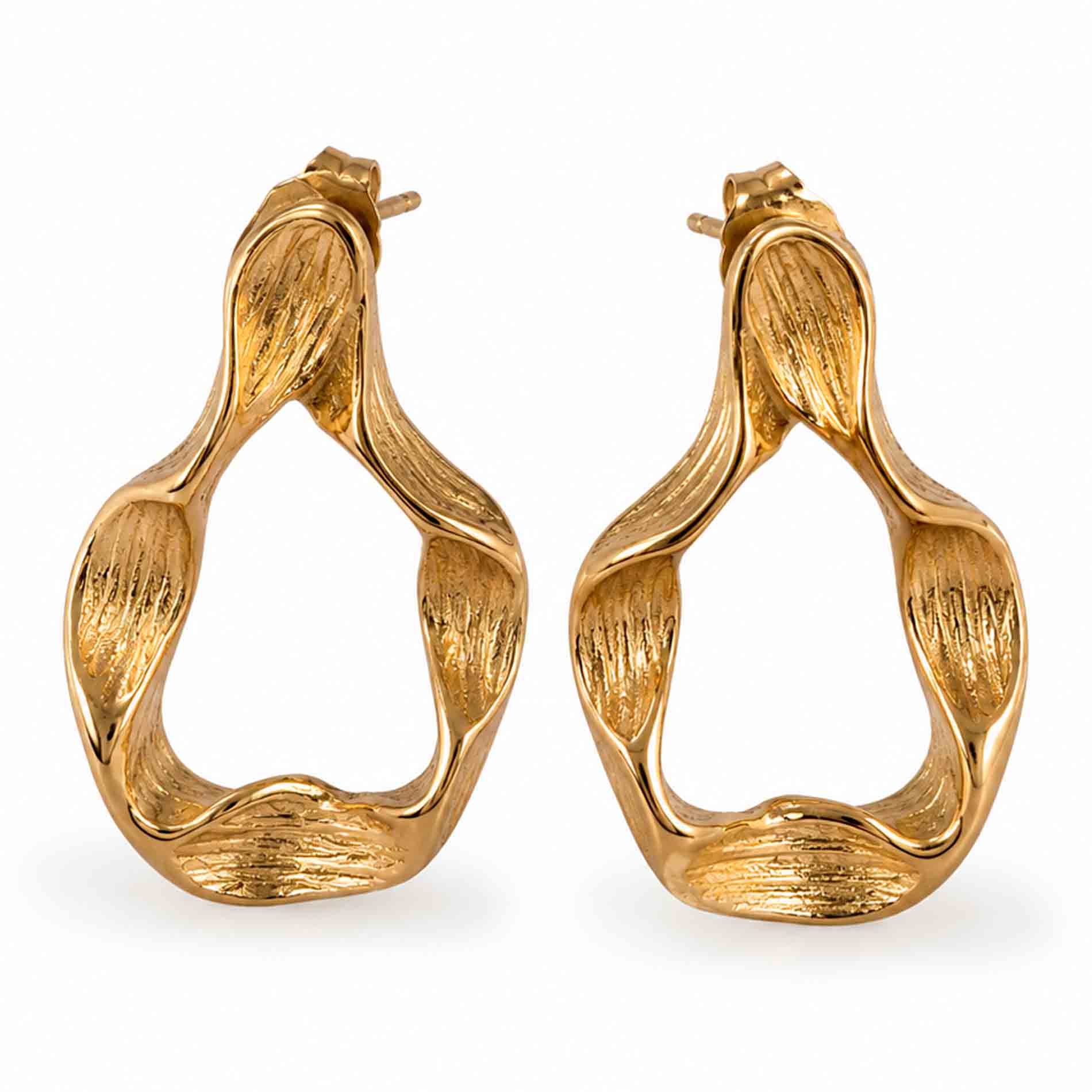 Bay by Aqua Dulce Veya Curly Hoop øreringe med organisk, bølget form, guldfarvet finish