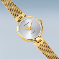 Bering Classic dameur 17724-330 i guldfarvet rustfrit stål med elegant minimalistisk design