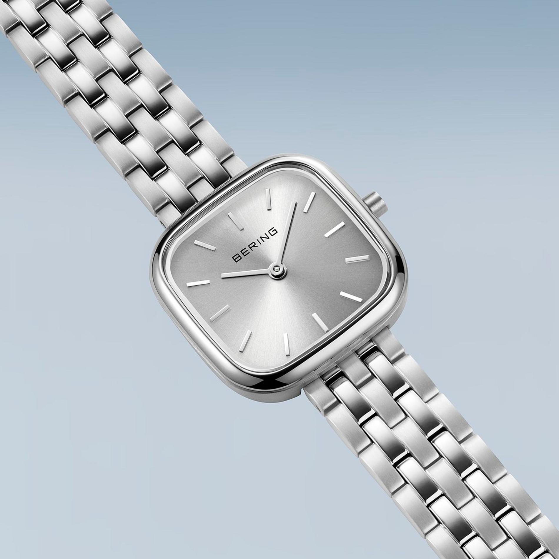 Bering Classic 17926-704 med kvadratisk urkasse i rustfrit stål og minimalistisk design
