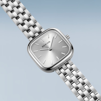 Bering Classic 17926-704 med kvadratisk urkasse i rustfrit stål og minimalistisk design