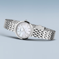Bering Classic 26 mm model 19126-700 med hvid perlemorsurskive og stållænke