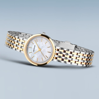 Bering Classic dameur 26 mm model 19126-710 med hvid perlemorsurskive og tofarvet stållænke