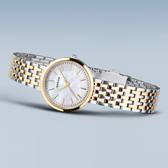 Bering Classic dameur 26 mm model 19126-710 med hvid perlemorsurskive og tofarvet stållænke