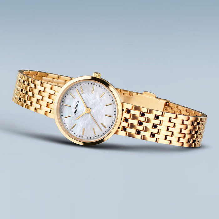 Bering Classic 26 mm dameur model 19126-734 med hvid perlemorsurskive og guldfarvet stållænke