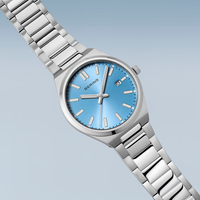 Bering Classic 17639-707 med blå sunray-urskive, datovisning og rustfri stållænke