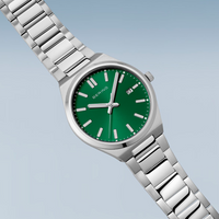 Bering Classic herreur 17639-708 i rustfrit stål med grøn urskive