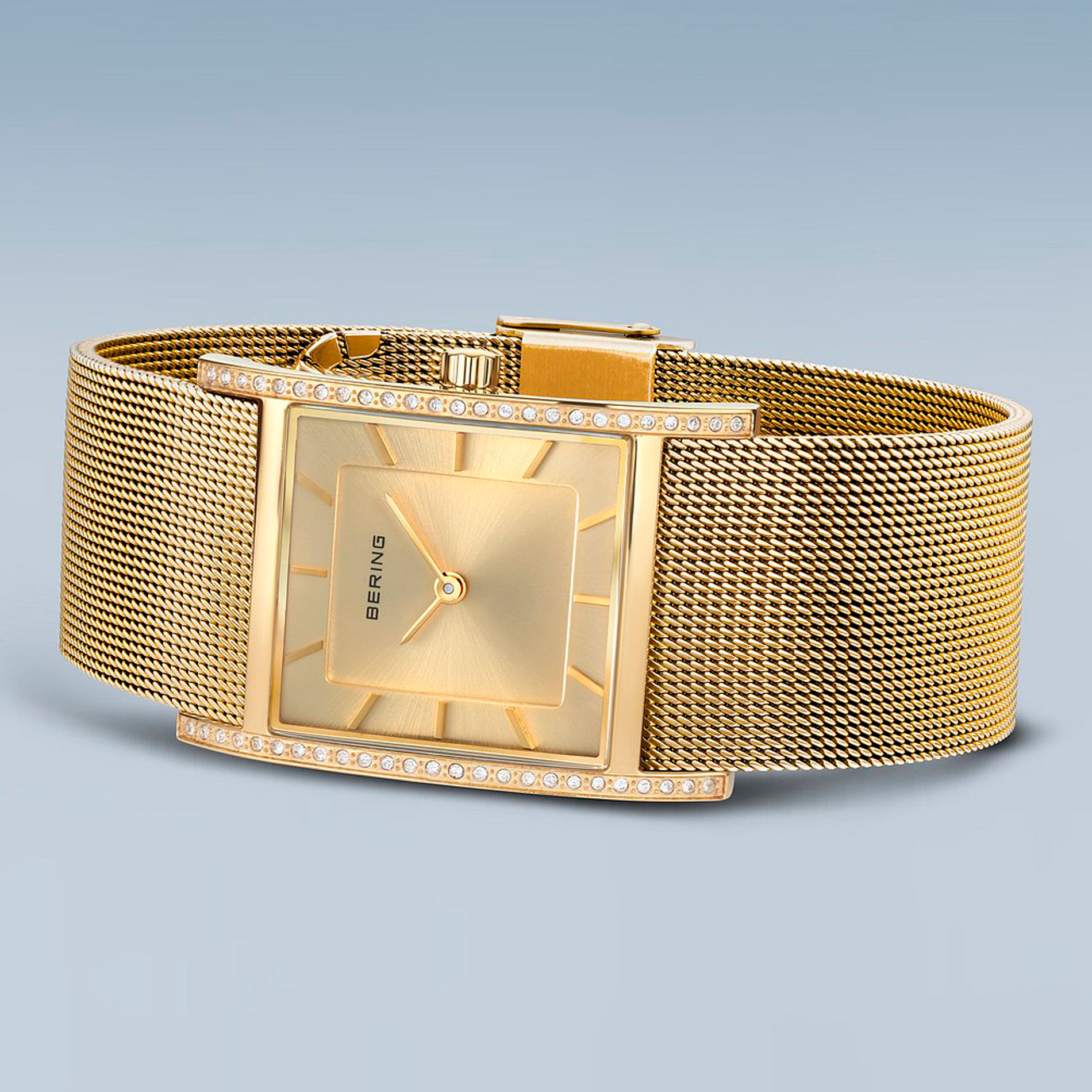 Frontvisning af Bering Classic dameur 26x38 mm i guldfarvet stål