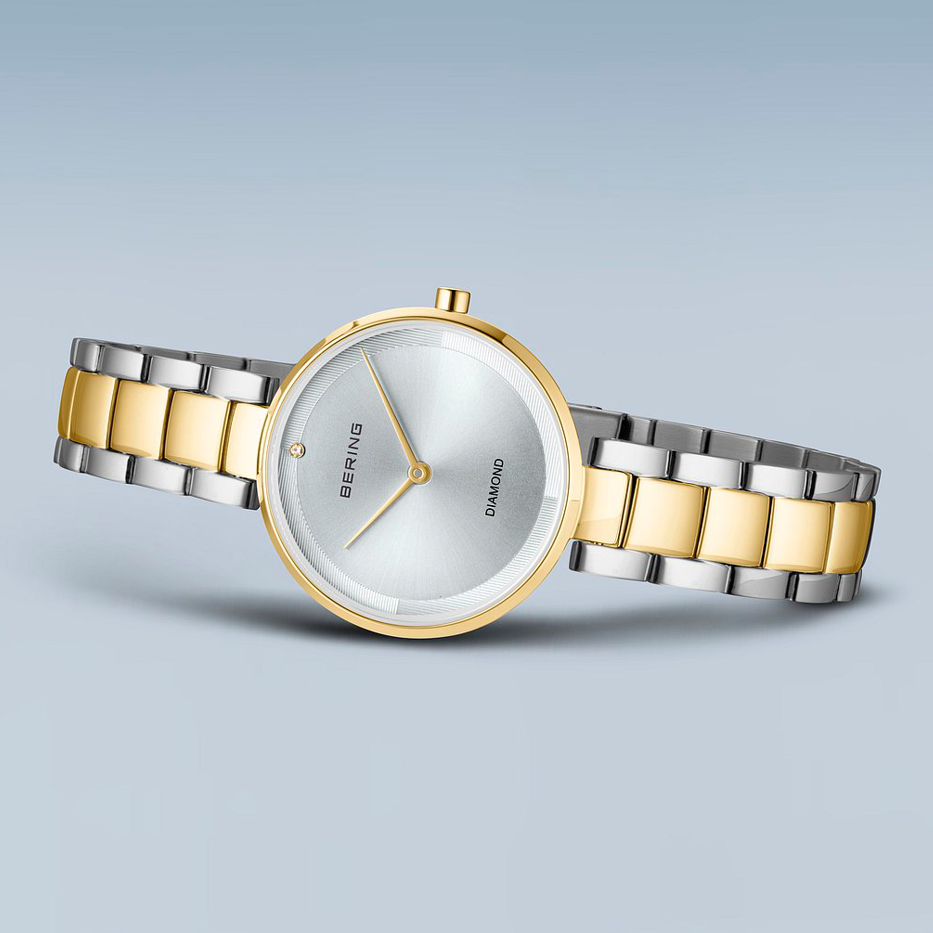 Frontvisning af Bering Classic 30 mm dameur i guld- og sølvfarvet stål
