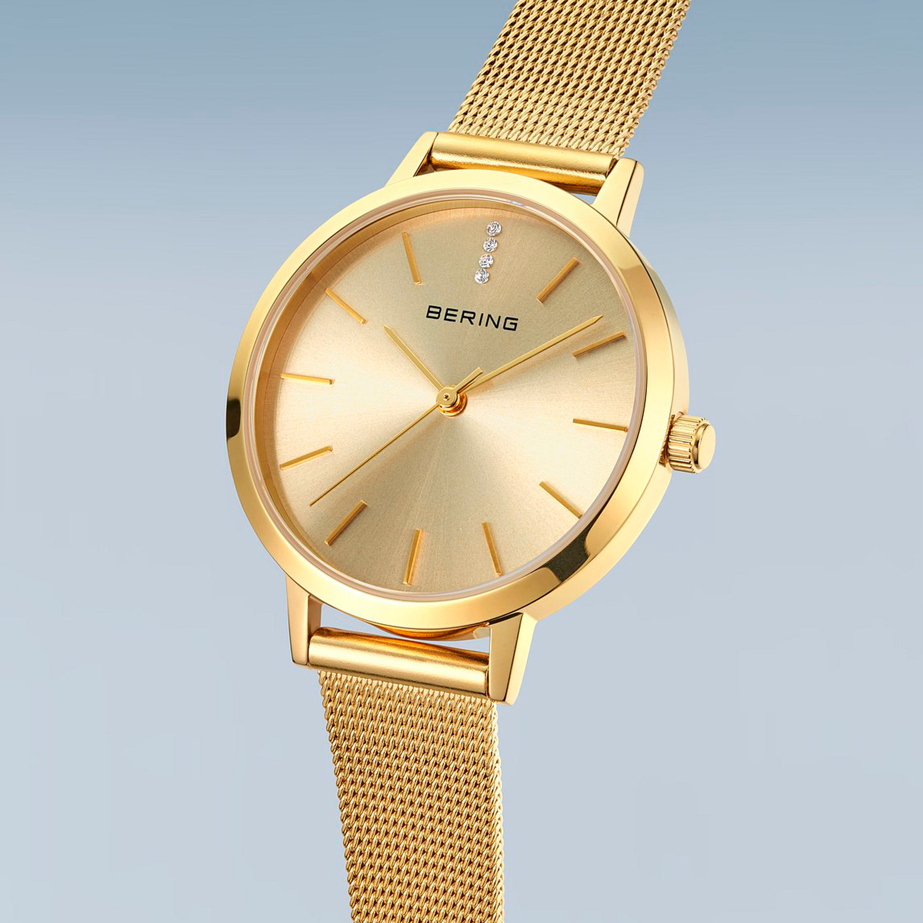 Frontvisning i vinkel af Bering Classic 13434-333 i guldfarvet design