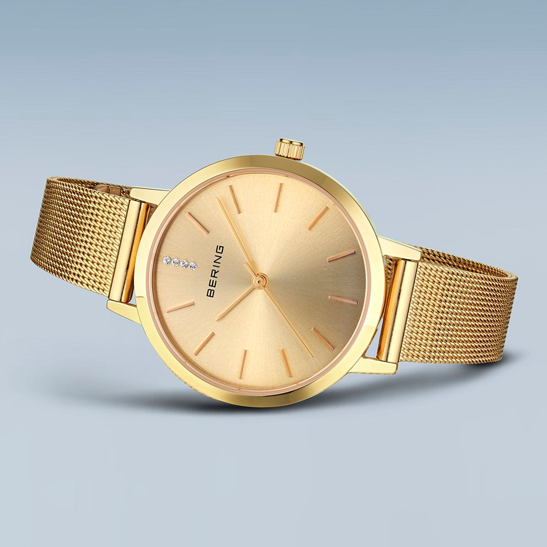 Frontvisning af Bering Classic dameur 34 mm med guldfarvet urskive