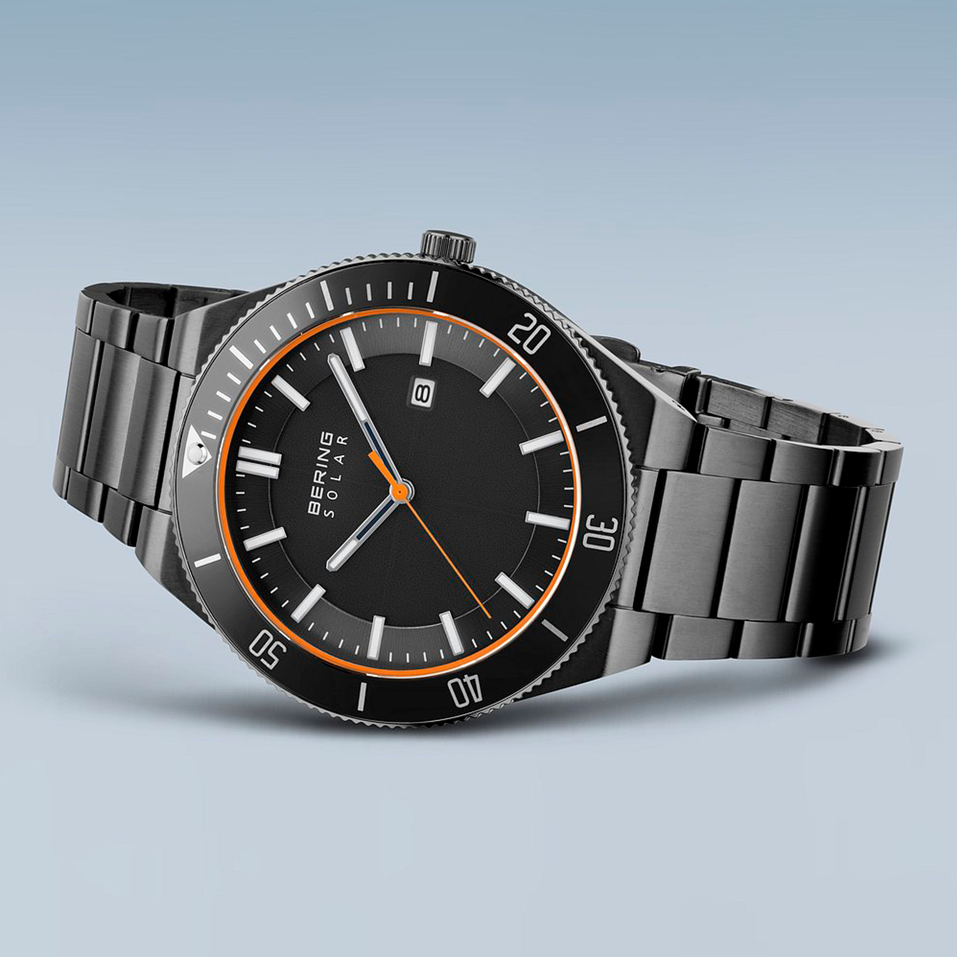 Bering Sale 43 mm herreur model 14443-779 med sort urskive og solcelledrevet urværk