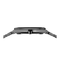 Sideprofil af Bering Sale 43 mm herreur i sort rustfrit stål