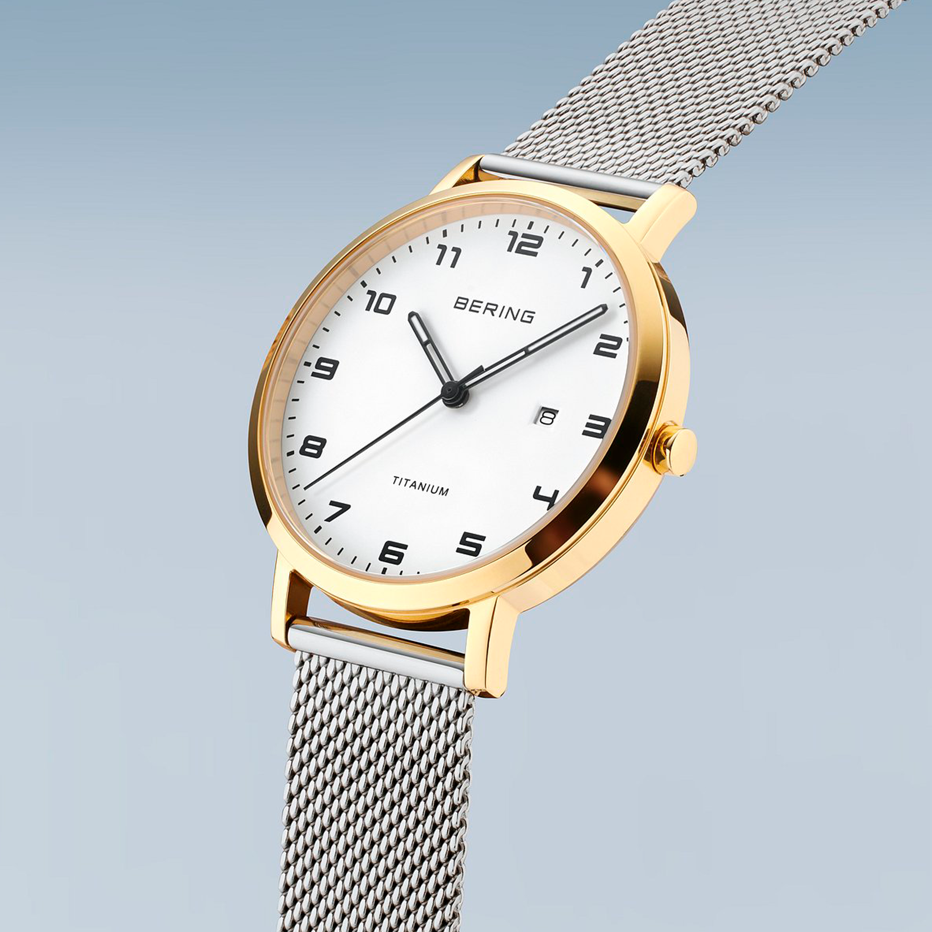 Detaljebillede af Bering Titanium 34 mm med datovisning og minimalistisk design