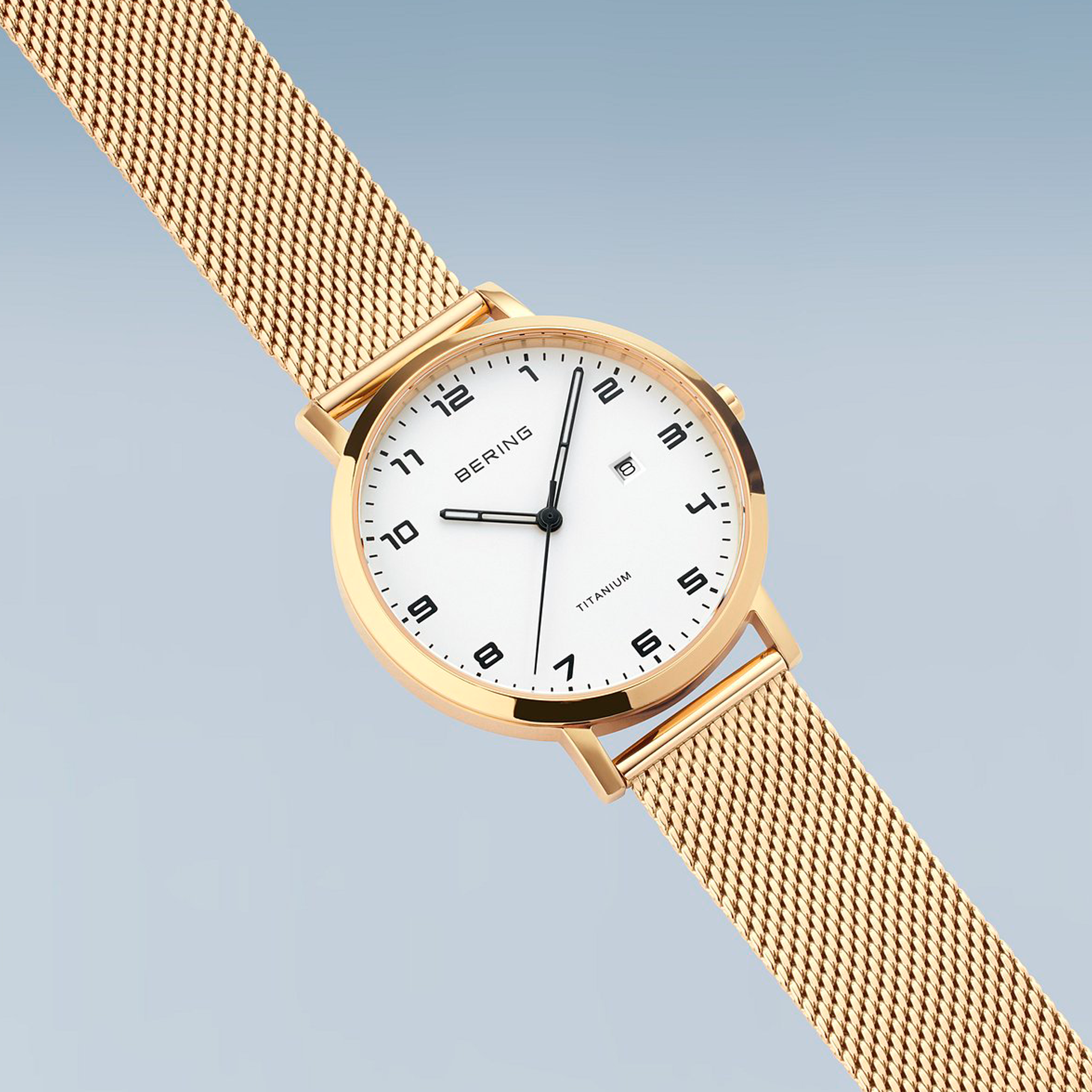 Bering Titanium ur 18634-334 i titan med elegant guldfarvet finish og datovisning