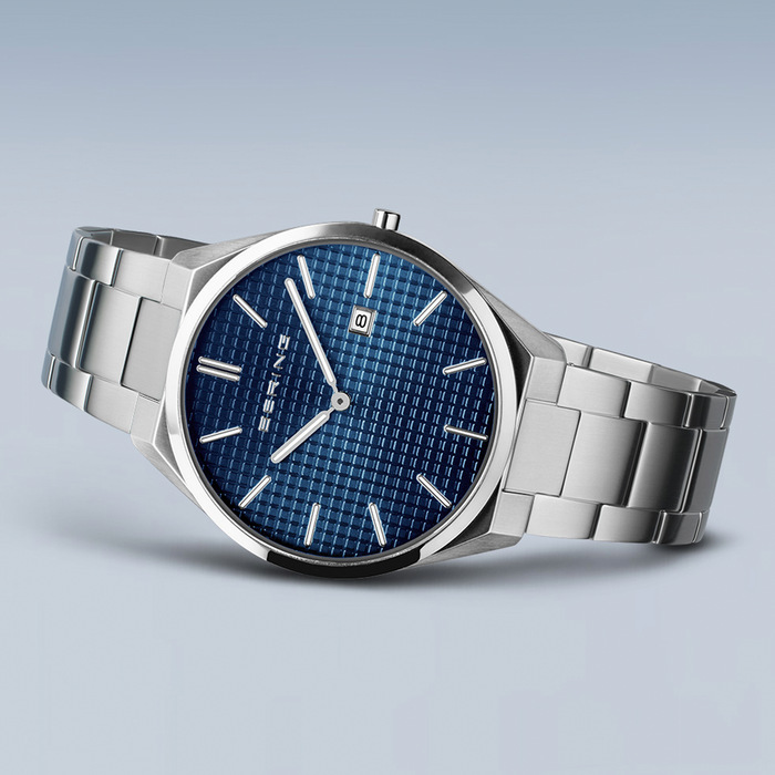 Bering Ultra Slim 40 mm herreur model 17240-707 med blå urskive og stållænke