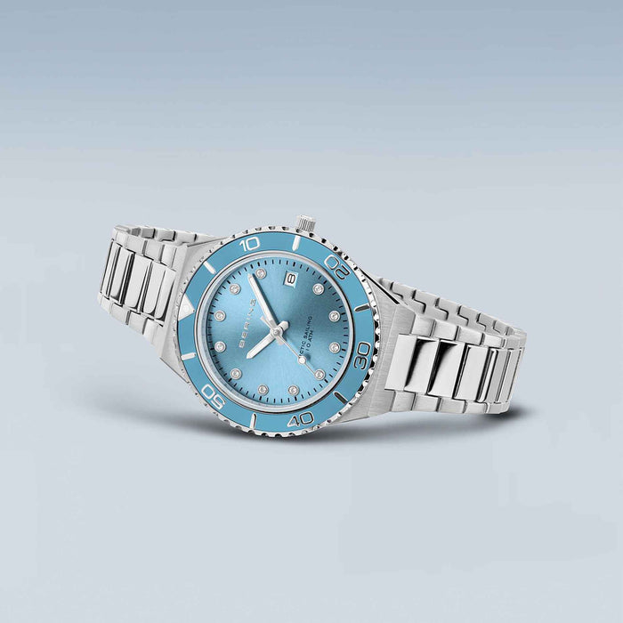 Bering ur i rustfrit stål med blå urskive og krans