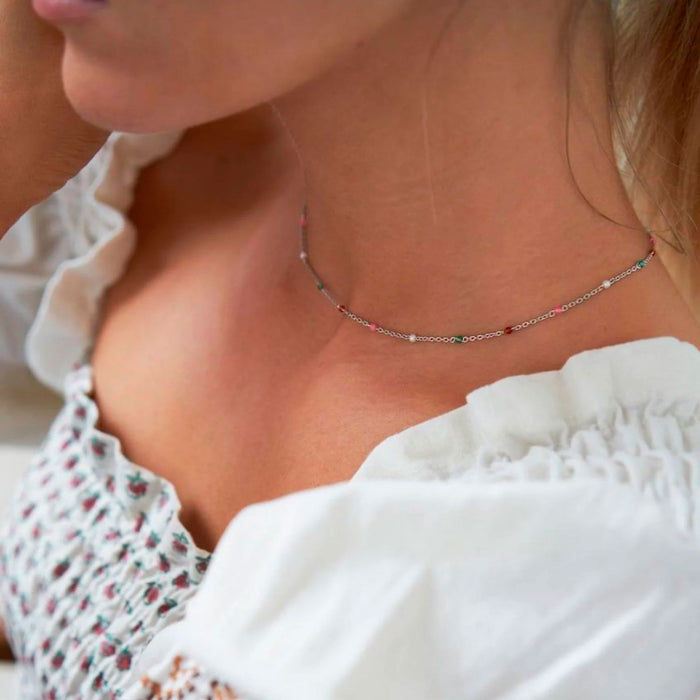 byBiehl Scarlett Colors halskæde i sølv, set på model
