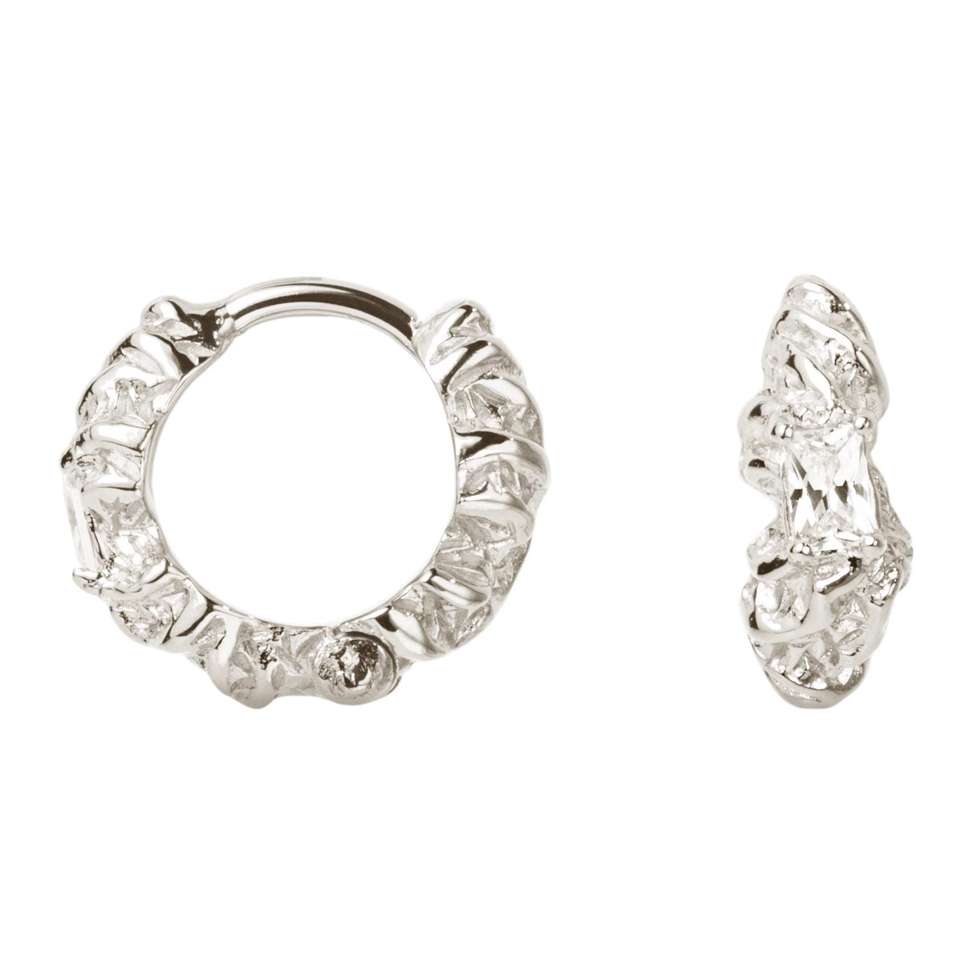 Camille Brinch Lille Flare Zebra Hoops i 925 sterling sølv med hvide zirkonia, rhodium og Zebra-design, 11 mm