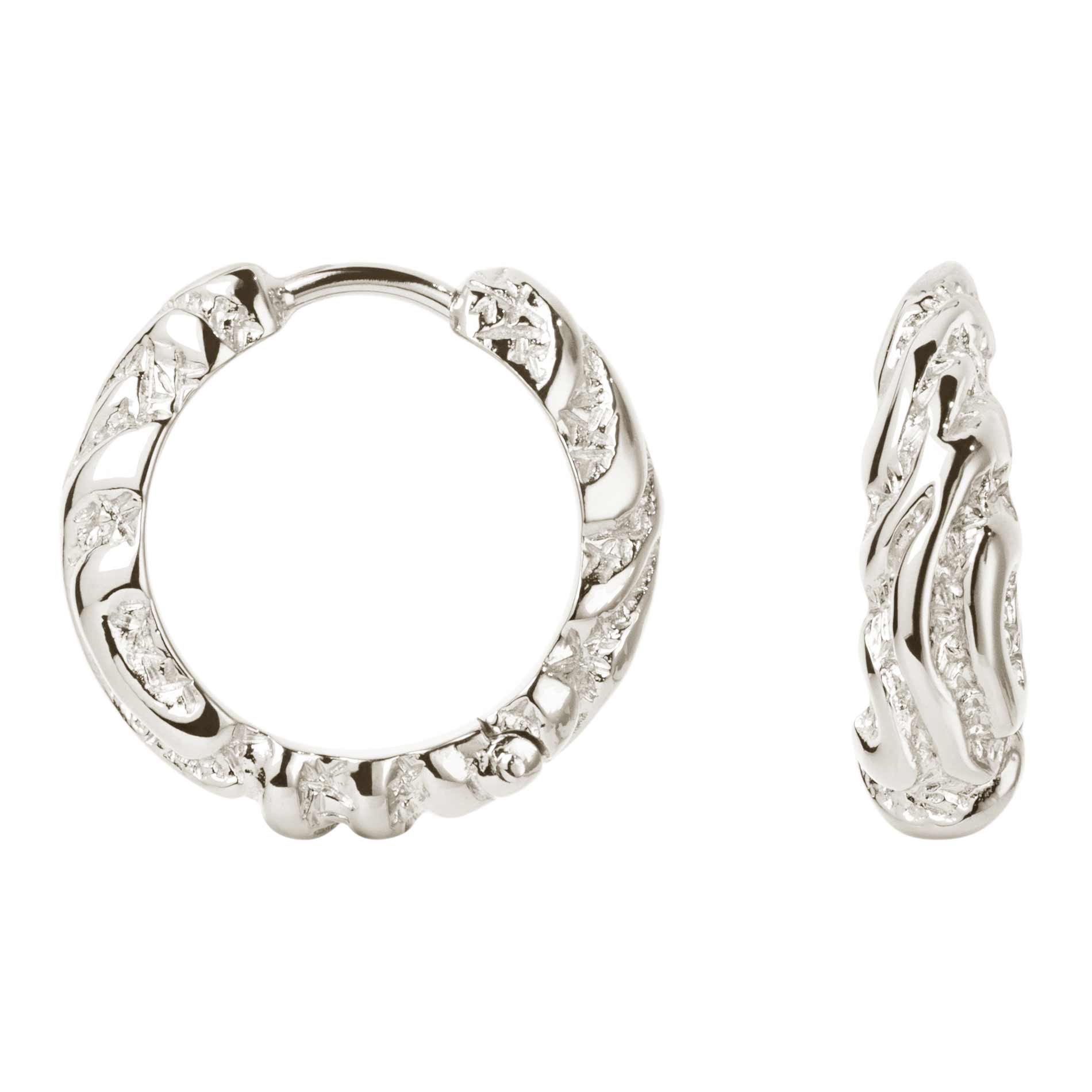 Camille Brinch Mellem Zebra Hoops i 925 sterling sølv med zebra-inspireret design og 18 mm diameter